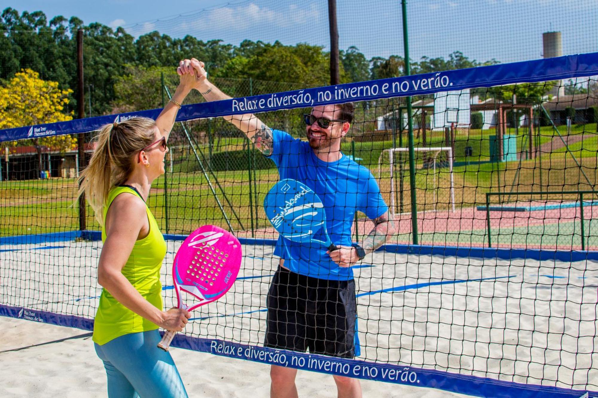 Blue Tree Thermas De Lins Resort Exterior foto A paddle tennis player